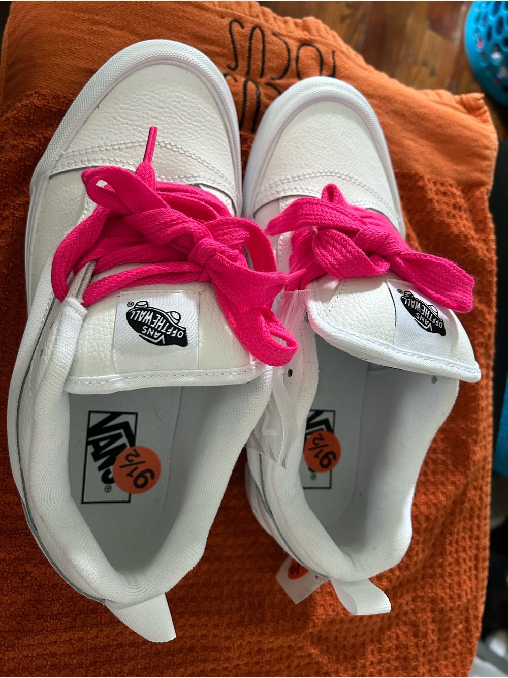 White Vans sneakers with pink laces Knu skool men’s 8 or women’s 9.5 new - Picture 3 of 5